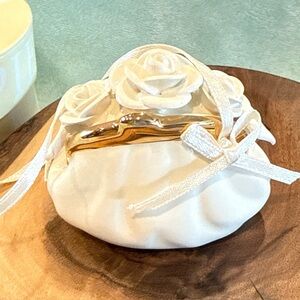 New In Round Box Mud Pie White Purse w Gold Trim & Roses 2.5" Ornament 1999
